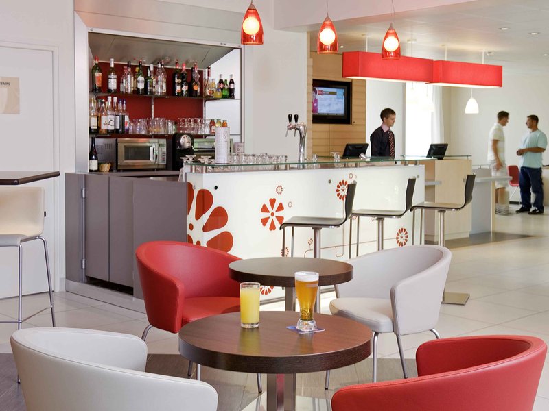 Ibis Senlis,Fleurines>>Chantilly,3 star