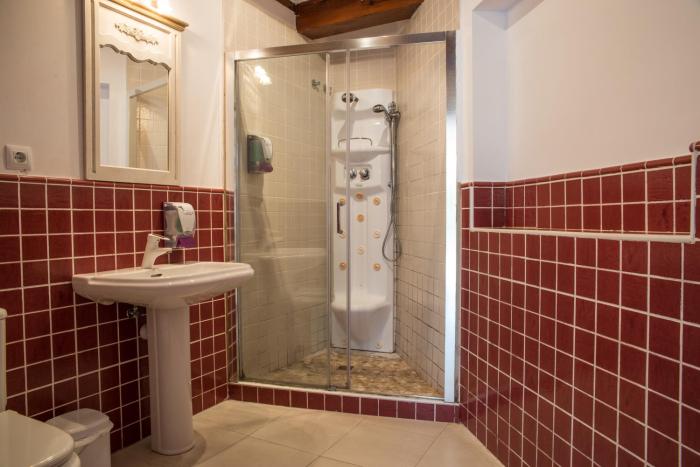 Trisileja En Posada La Busta,Next To A Golf Course,3 star