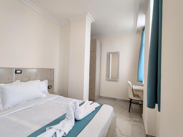 Glam Hotel,,3 star