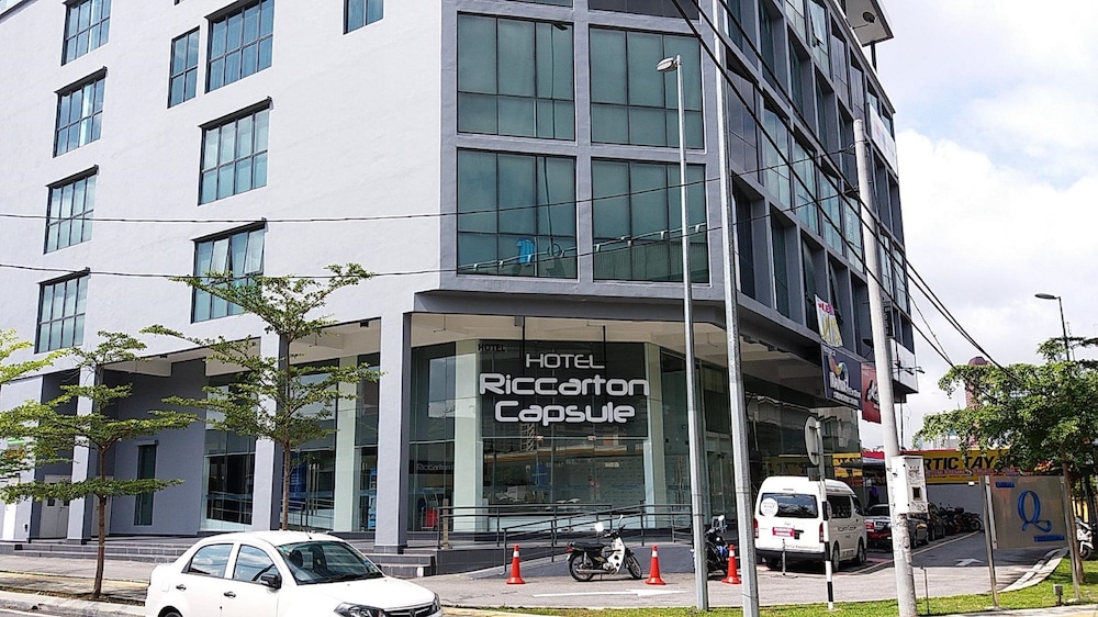 riccarton capsule hotel