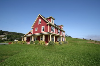 The Bread & Cheese Country Inn,Mount Pearl>>Bay Bulls,2 star