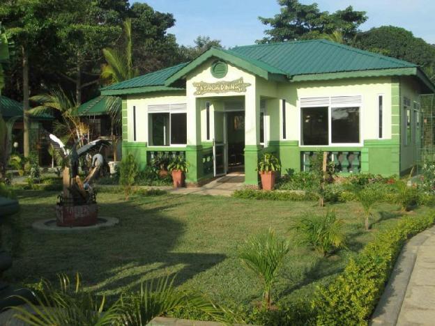 country lake resort garuga
