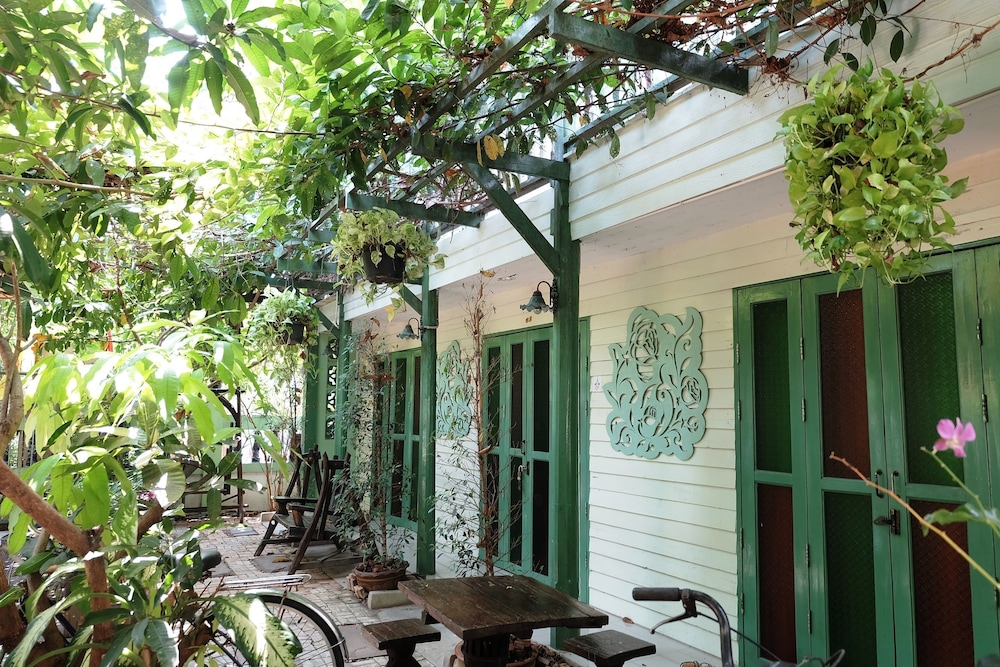 baanrak amphawa homestay
