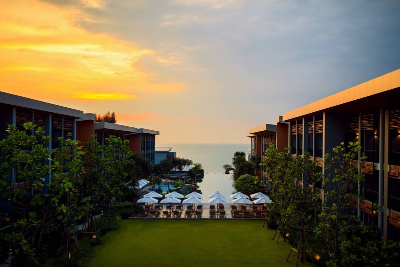 renaissance pattaya resort and spa