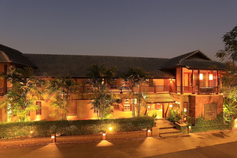baan la poon hotel