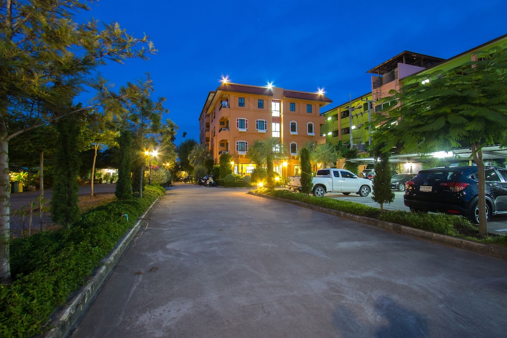 I-Home Residence And Hotel,Ban Bueng>>Baan Khai,3 star