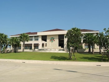 Suwan Golf And Country Club,Nakhon Chai Si>>Bangkok,3 star