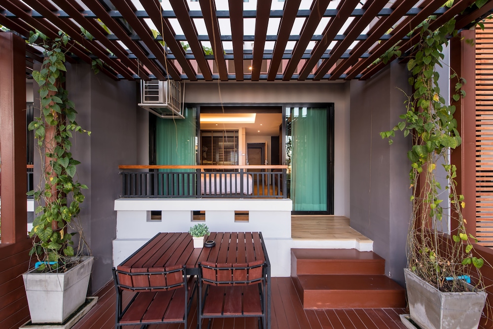 Nadee 10 Resort & Hotel,Khon Kaen Province>>Khon Kaen,4 star
