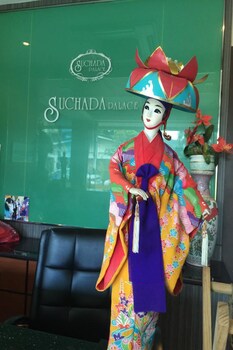 Suchada Palace,Nakhon Si Thammarat>>Lan Saka,2.5 star