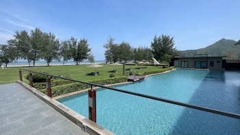 la isla pranburi beach resort
