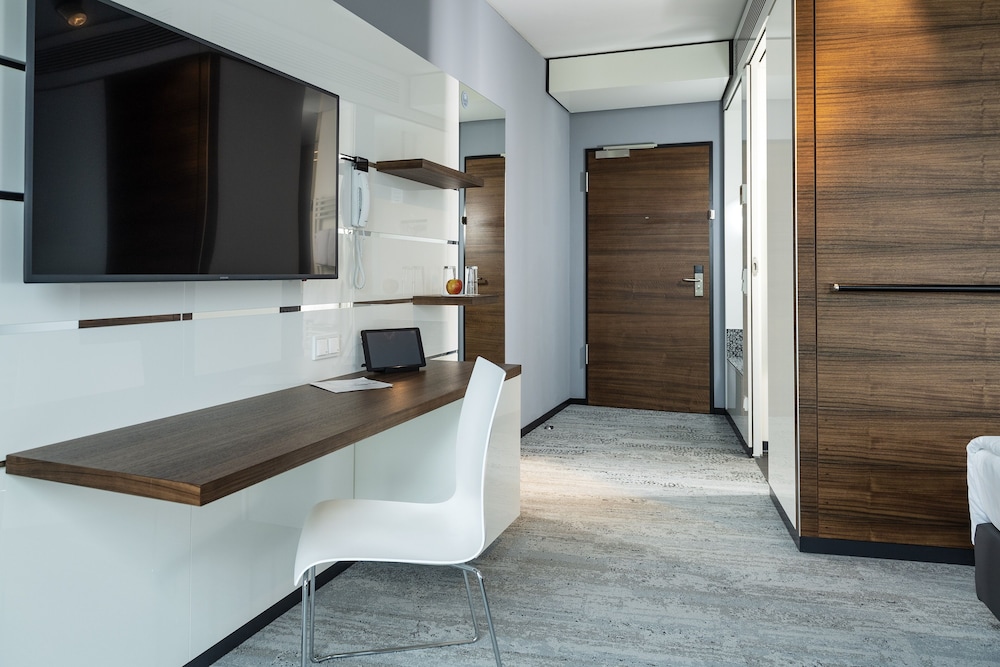 Airport Plaza Hotel Hamburg,Norderstedt>>Hamburg,4 star