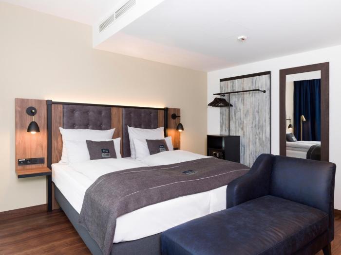 holiday inn the niu saddle furth by ihg