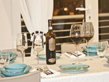axis suites hotel