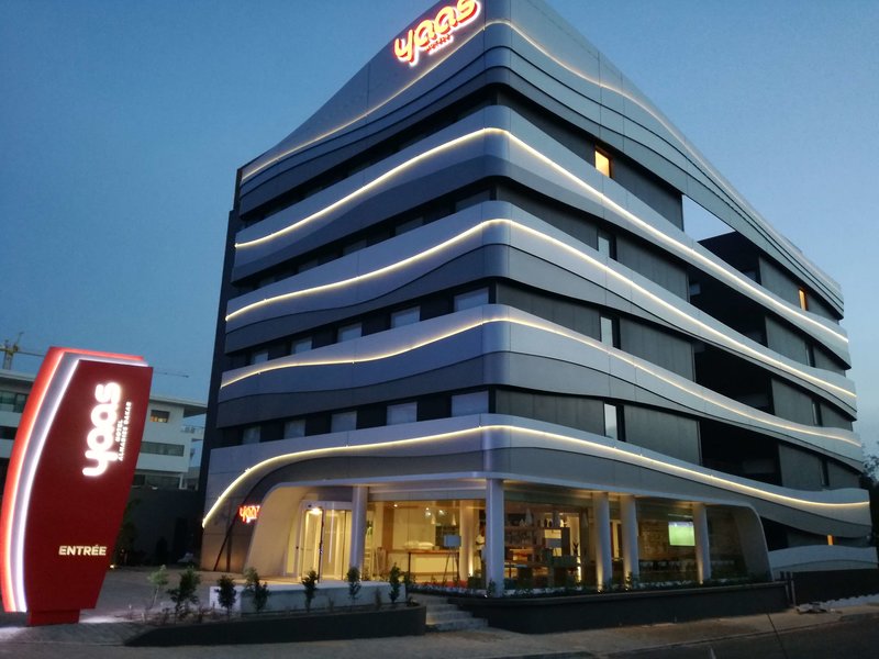 yaas hotel dakar almadies
