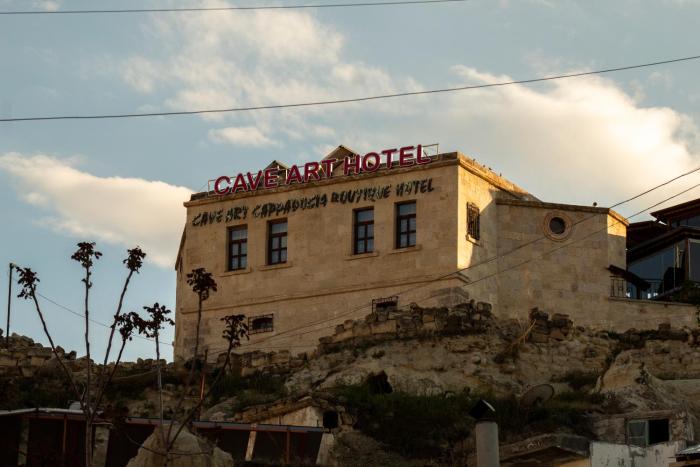 cave art hotel