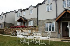 lakeside cottages