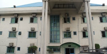 Senators Suites And Towers,Ikeja>>Agege,2.5 star