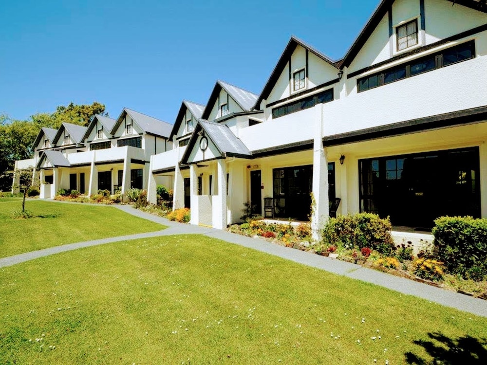 Salty Dog Inn,Gulf Harbour>>Auckland,3.5 star