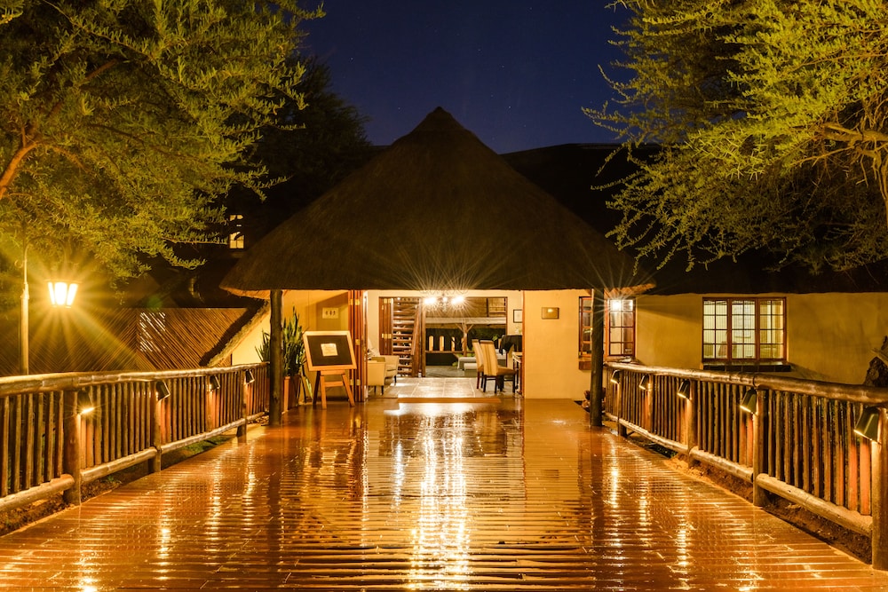 Mongena Game Lodge,Dinokeng Game Reserve>>Cullinan,4 star