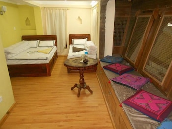 sunny guest house and cafe