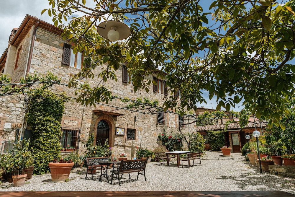 Villa Di Sotto,Gaiole In Chianti>>Castelnuovo Berardenga,1 star