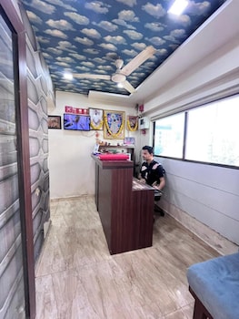 Hotel Dream Inn,401, 4Th Floor, Sahajanand Palace, Above Gopi Dining Hall, Opp. Rahul Tower, 100 Ft Road, Anandnagar, Satellite,Ahmedabad, Prahlad Nagar, Ahmedabad, India, 380015,2 star