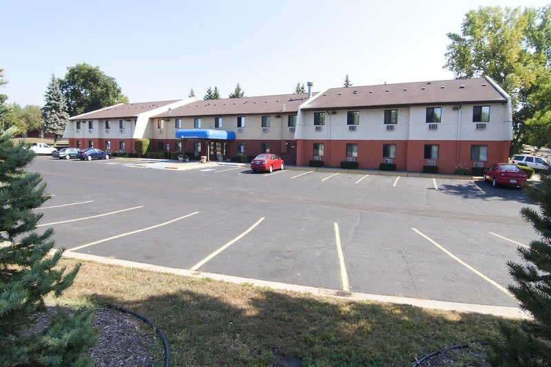 Burnsville Inn & Suites