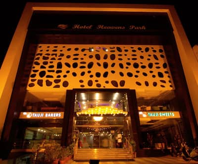Hotel Heavens Park,Link Road,3 star
