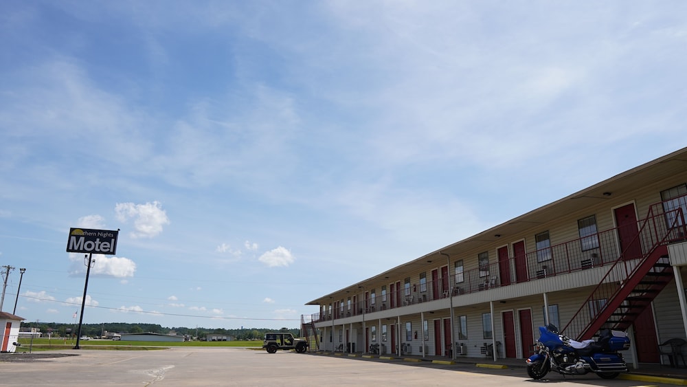 Southern Nights Motel,,2 star