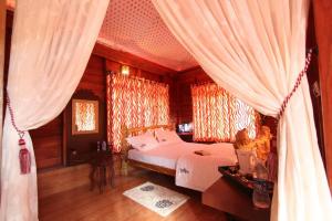 Pugmarks Jungle Lodge,Kattikkulam>>Chekadi,3 star