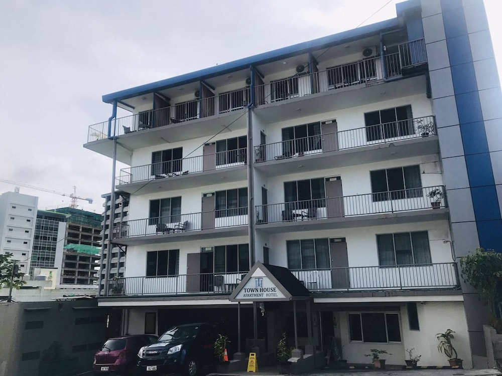 town house apartment hotels suva