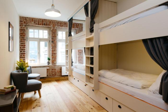hostel multitude