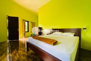 Hotel Dan Gazebo Pinggir Kali Prigen Redpartner,Pasuruan>>Mojokerto,1 star