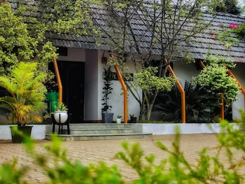 The Yellow Bamboo Resort & Spa,Gonikoppa,4 star