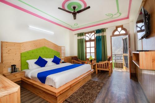 room-image