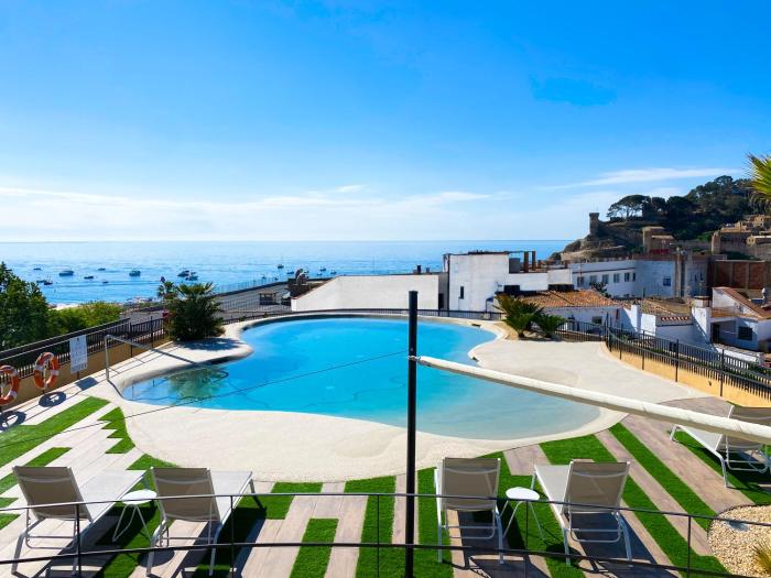 Delfin,Girona>>Costa Brava,4 star