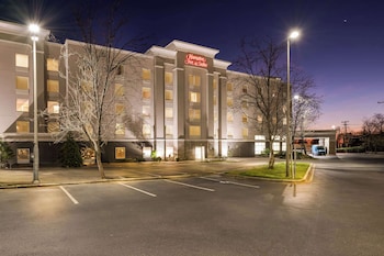 Hampton Inn & Suites Charlotte Airport,Mecklenburg County>>Charlotte,3 star