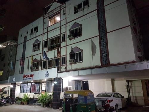 Flagship Poonam Palace,Ashram Road,2 star