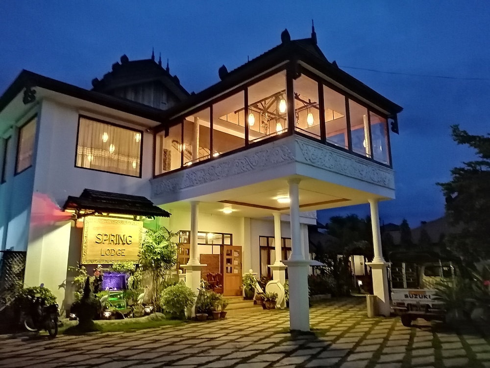 Spring Lodge Inle,Inle Lake>>Heho,3.5 star