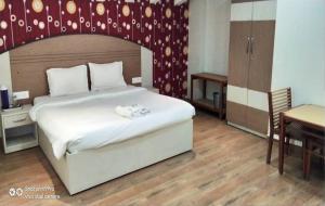 Dew Drop Inn,Bombay Kist,0 star