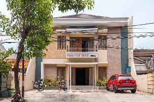 Toedjoeh Enam Homestay Syariah,Near Al Akbar Mosque,3 star