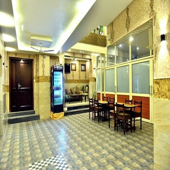 Hotel Green View,Hari Market Road,3 star