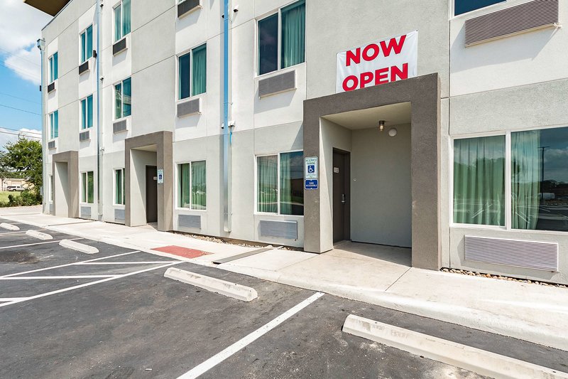 studio 6 new braunfels tx