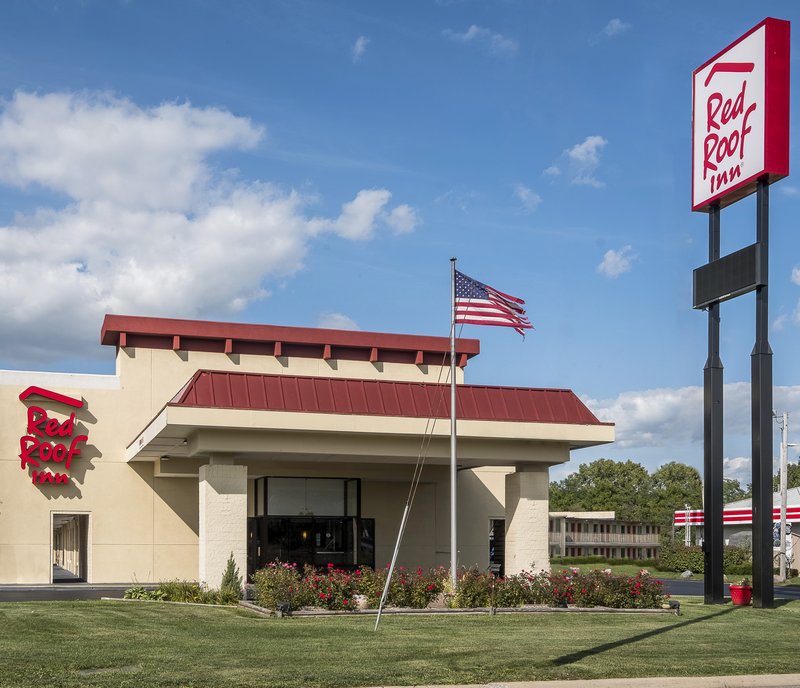red roof inn bloomington normal university