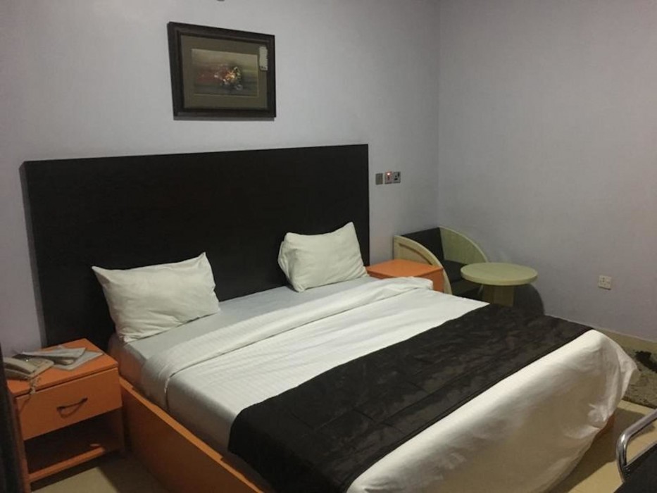lavalon hotel and suites