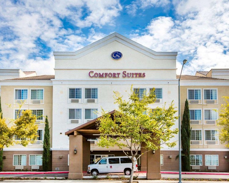 Comfort Suites