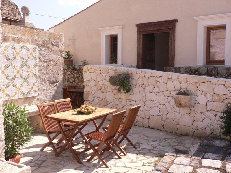 Villa Dei Papiri,Sicily>>Catania,3 star