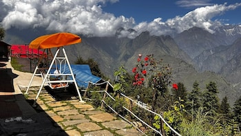 blue poppy resort auli