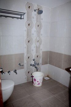 The New Holiday Ii,Mahesana>>Gandhinagar,3 star