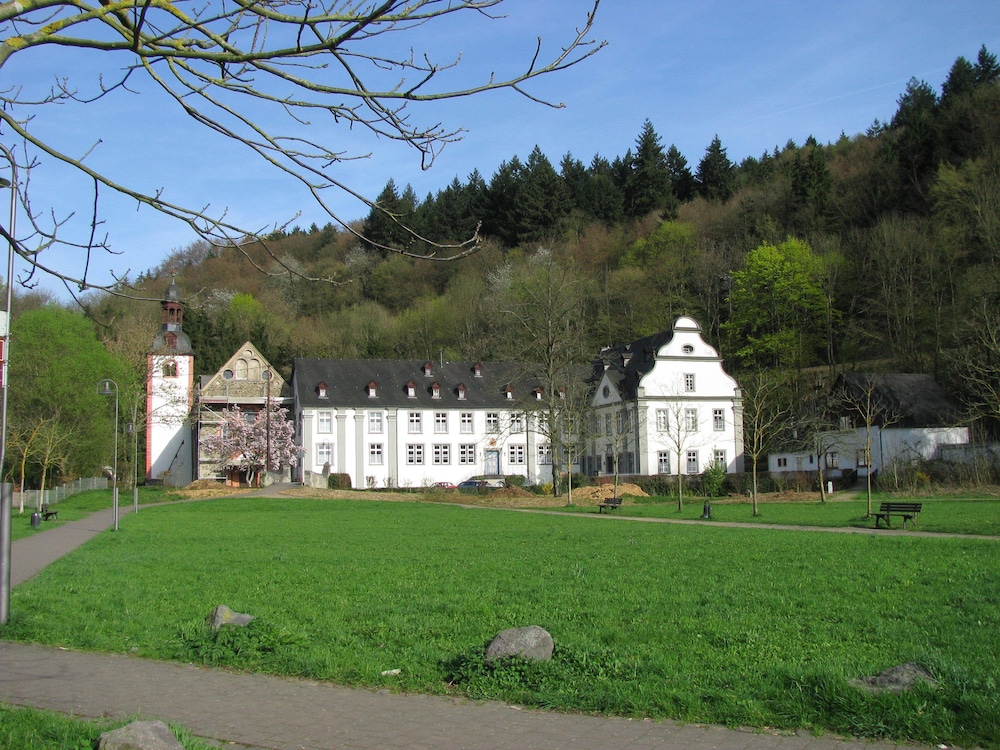 Gstehaus Abtei Sayn,Koblenz>>Bendorf,3 star